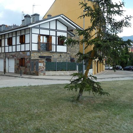 Casa Con Jardin Frente Ciudadela Villa Jaca Eksteriør billede