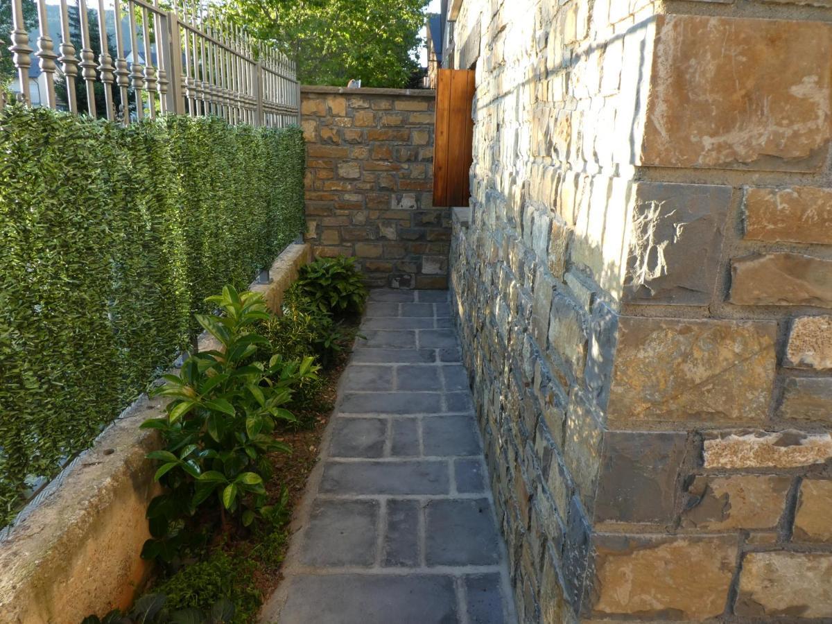 Casa Con Jardin Frente Ciudadela Villa Jaca Eksteriør billede