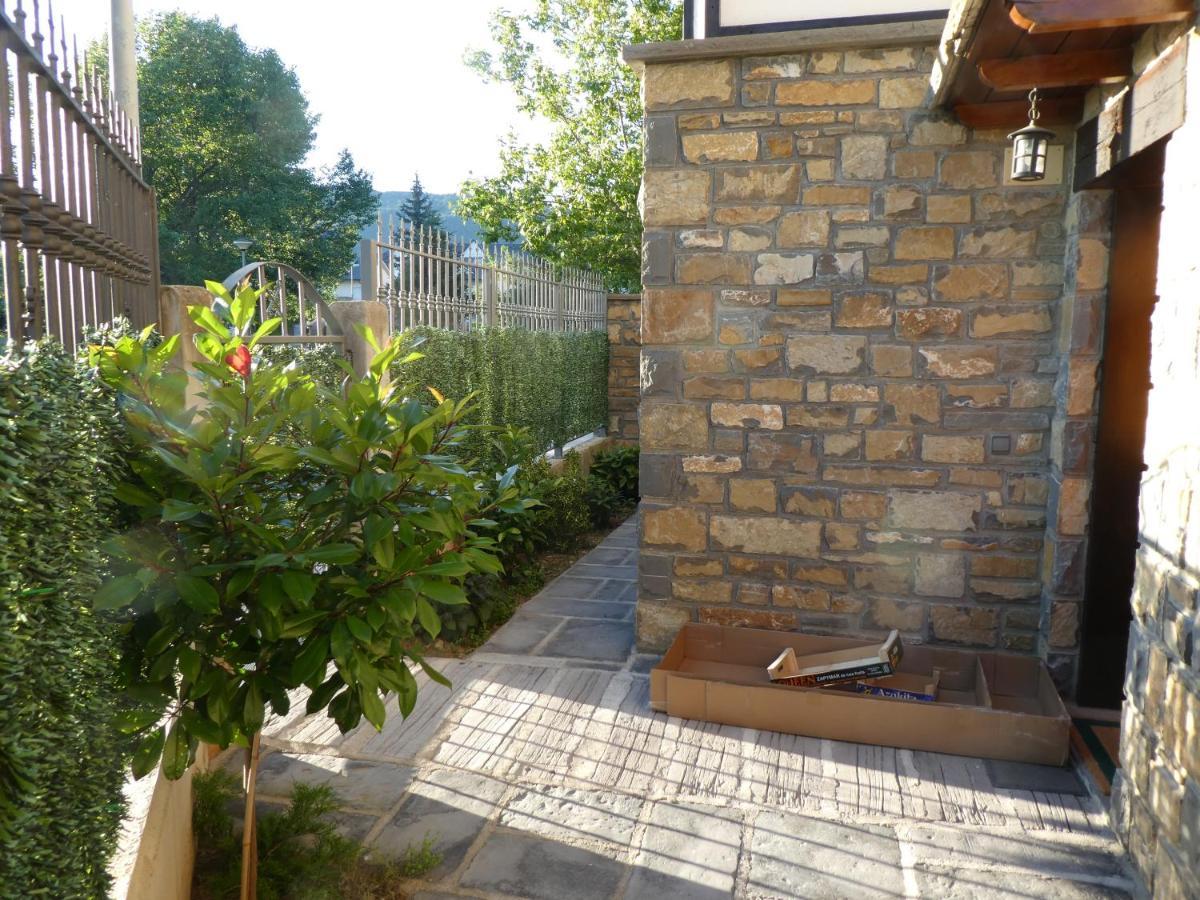Casa Con Jardin Frente Ciudadela Villa Jaca Eksteriør billede